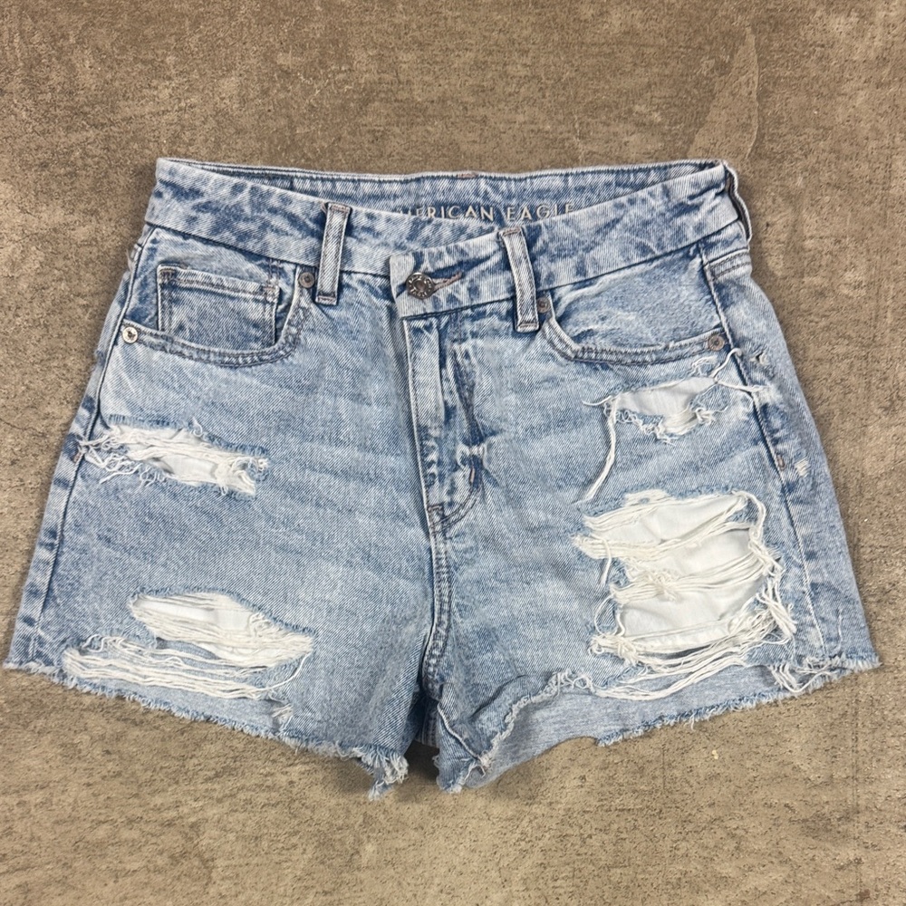 American Eagle Outfitters Light Wash Distressed Curvy Mom Denim Shorts